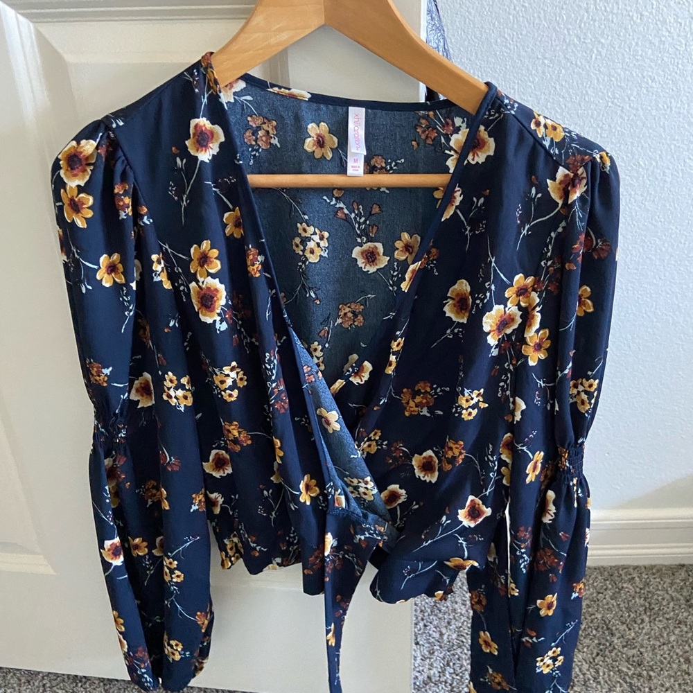 💋💋💋sold 💋💋Xlaration size medium set great condition no rips or tears